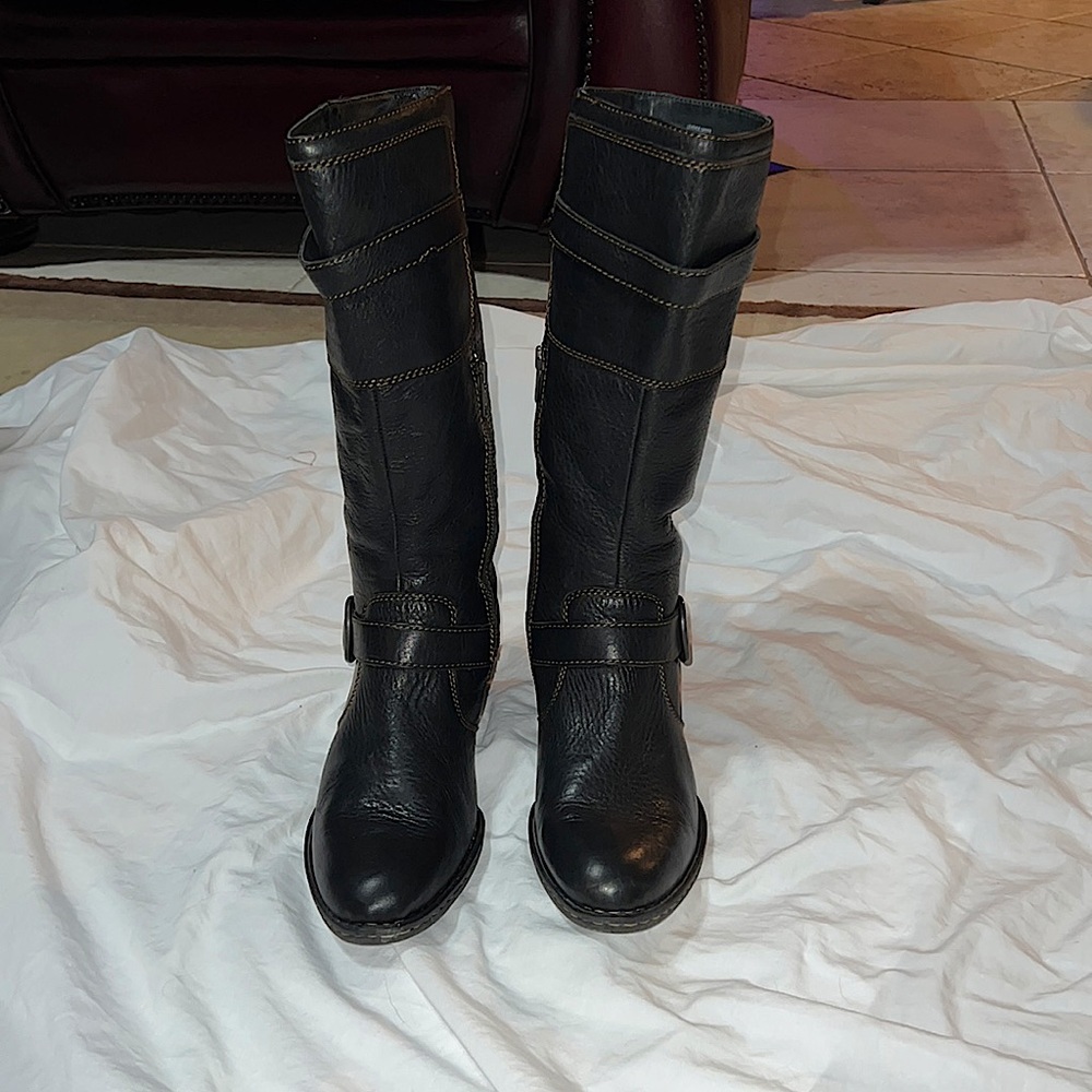 Size 10 leather Born boots